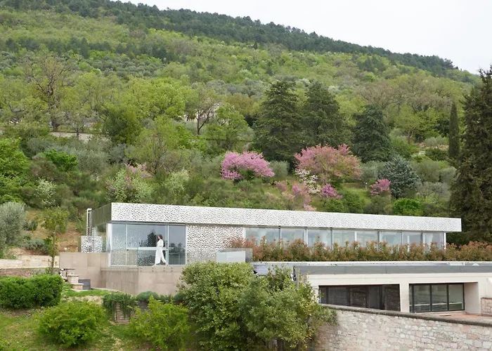 Park Ai Cappuccini فندق غوبيو