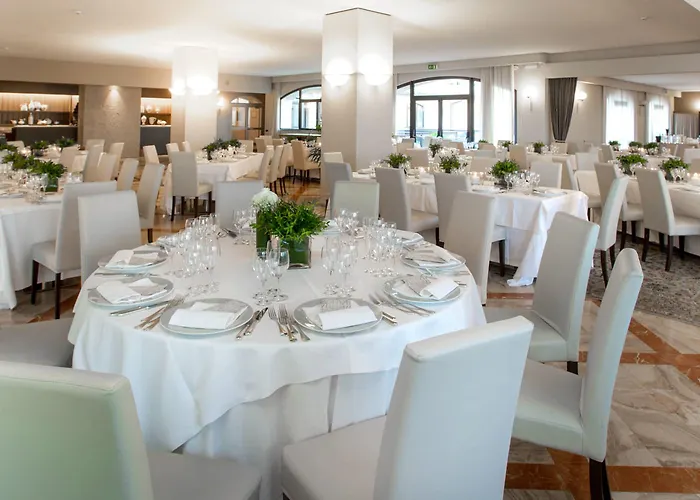 Park Ai Cappuccini فندق غوبيو